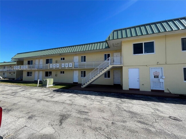 Building Photo - 505 NW 177th St Unit 243 Rental