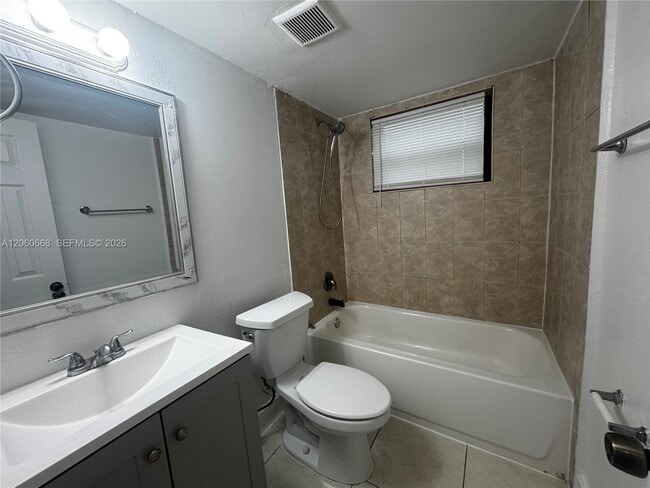 Photo - 1530 NE 136th St Unit 10