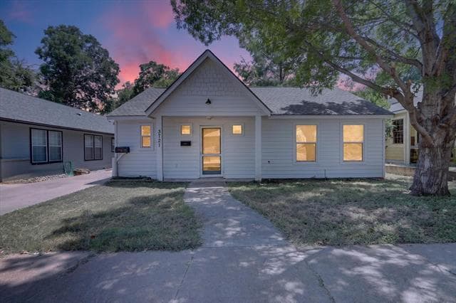 Building Photo - 3721 El Campo Ave