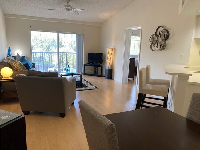 Building Photo - 2021 SE 10th Ave Unit 219