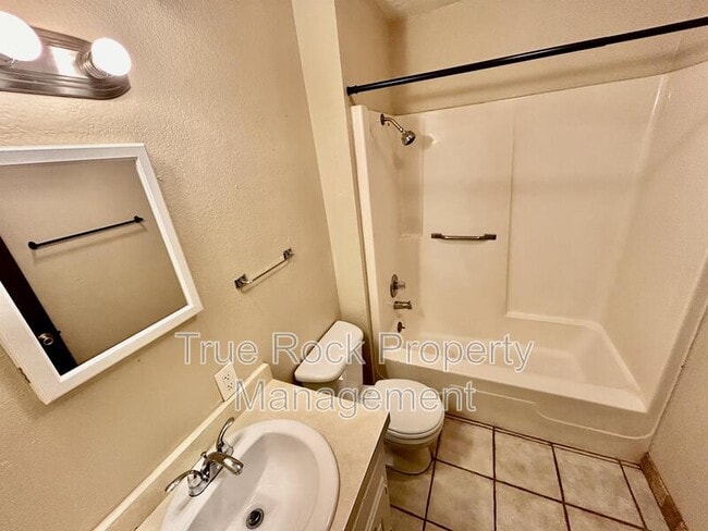 Photo - 308 SE 10th