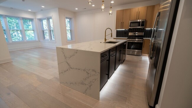 Photo - Newly Rehabbed 3-bedroom, 2-bath Gem with In-Unit Washer/Dryer! Discover Uptown Living. Unidad 4747 N Beacon 2N