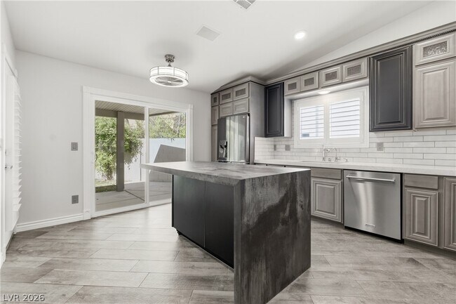 Photo - 3333 Indian Moon Dr