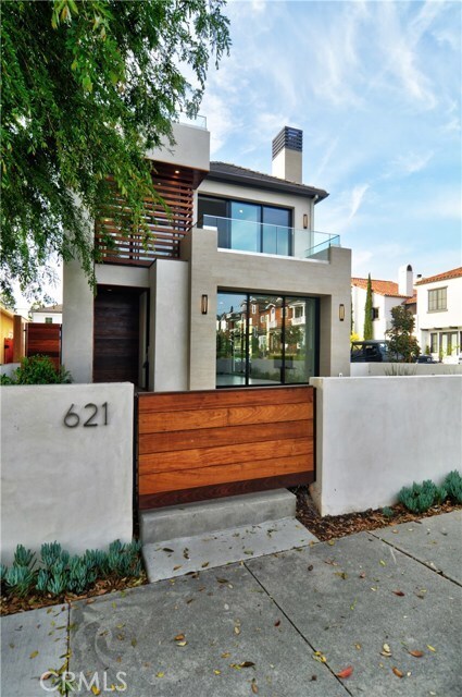 Photo - 621 Narcissus Ave