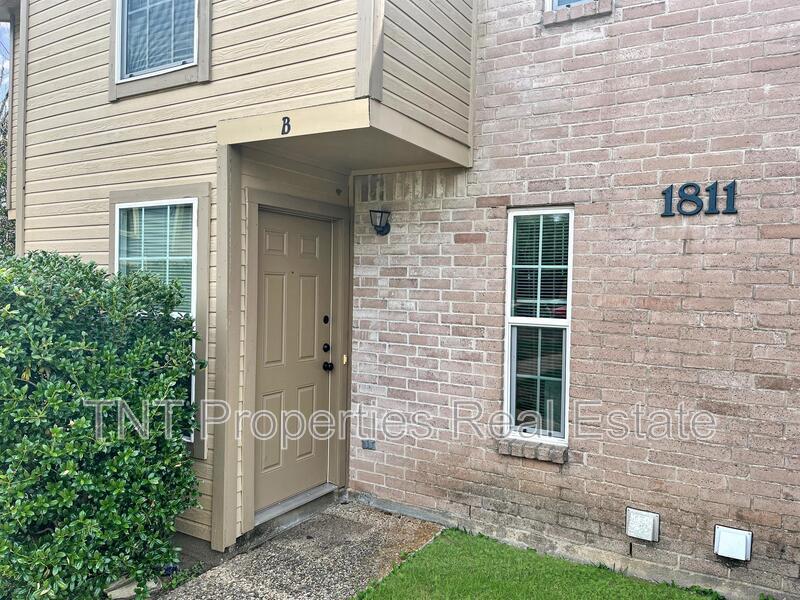 Photo - 1811 Woodsman Drive