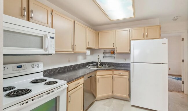 Photo - Charming 1 Bedroom, 1 Bathroom Available I... Unit T19