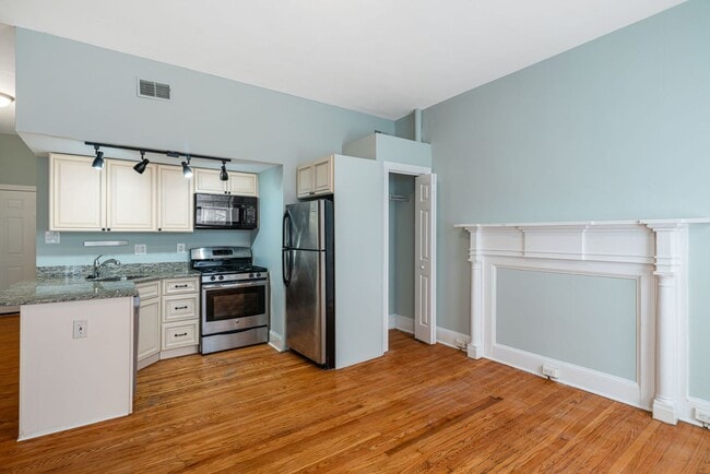 Building Photo - 245 S 10th St Unit 2F