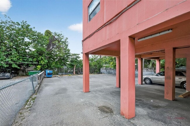 Photo - 458 SW 9th St Unidad 2