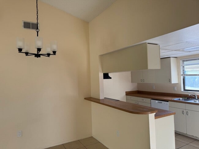 Photo - Spacious 2 bedroom/ 2 bathroom condo in Sarasota