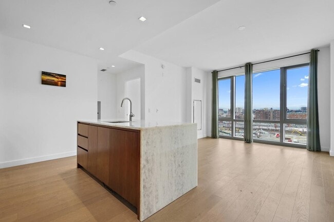 Building Photo - 75 Park Ln S Unit 1102