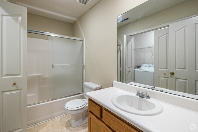 2BR, 2.5BA - 1300 SF