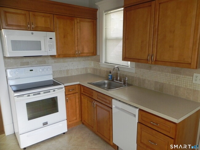 21 Edlie Ave Unit 1