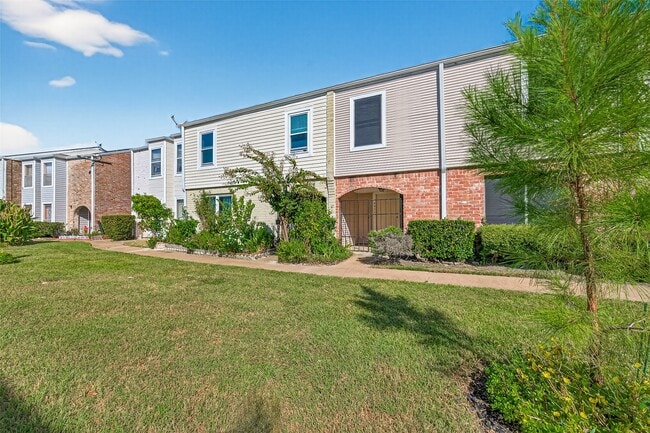 Photo - 9022 Wilcrest Dr Unidad True