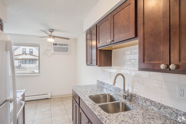 1BR,1BA - 650SF - Kitchen