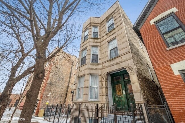 Photo - 2015 W Saint Paul Ave Unit 3