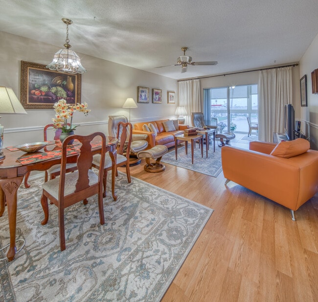 Photo - 2728 Garden Dr N Unit 413