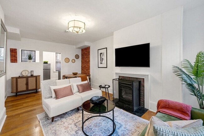 Building Photo - 175 Blossom St Unit 1 Rental