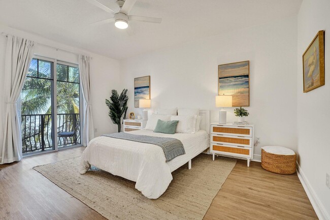 Photo - 642 NW 38th Cir