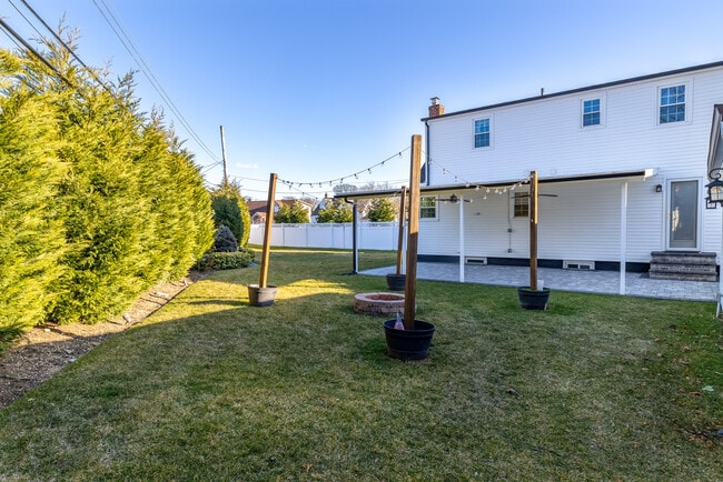 Photo - 762 Caryl St