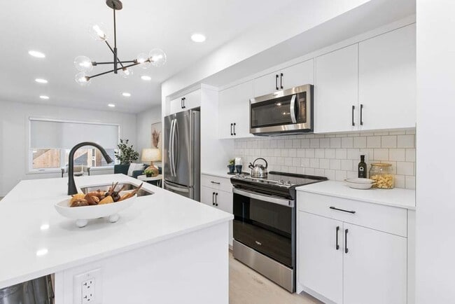 Photo - 7462 Klapstein Cres SW