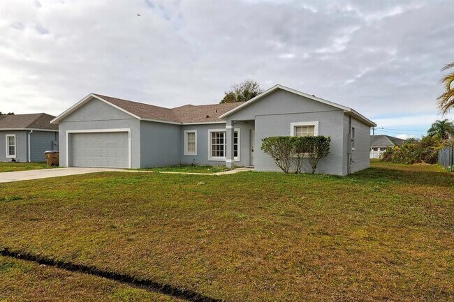 Building Photo - 752 Paris Dr