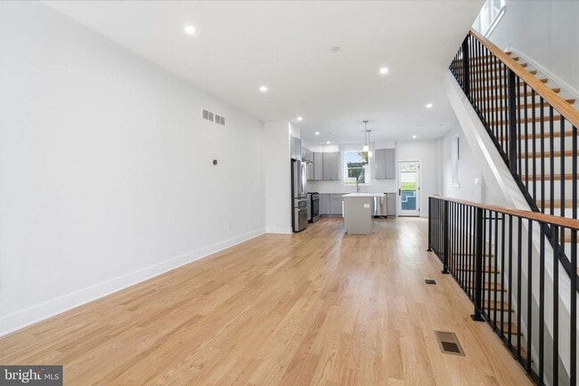 Photo - 222 Hermitage St