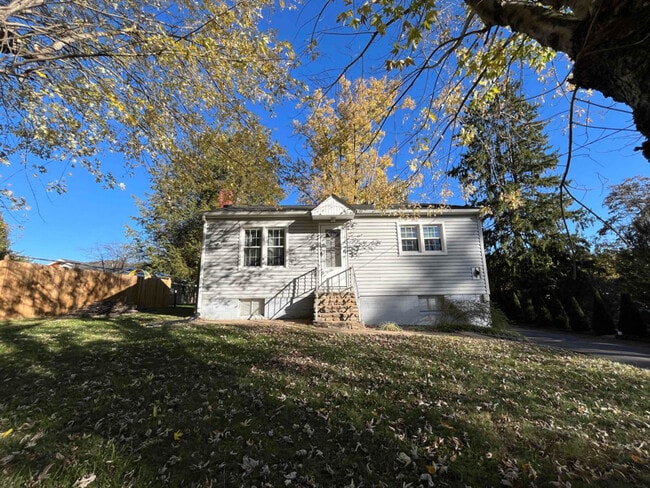 Building Photo - 44 Axley St
