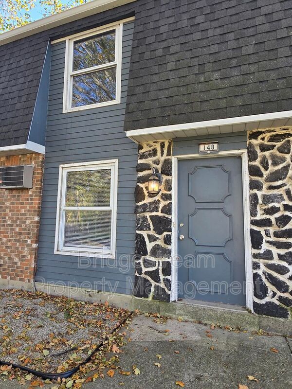 Photo - 148 Forest St