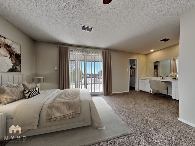 Photo - 3247 62nd St