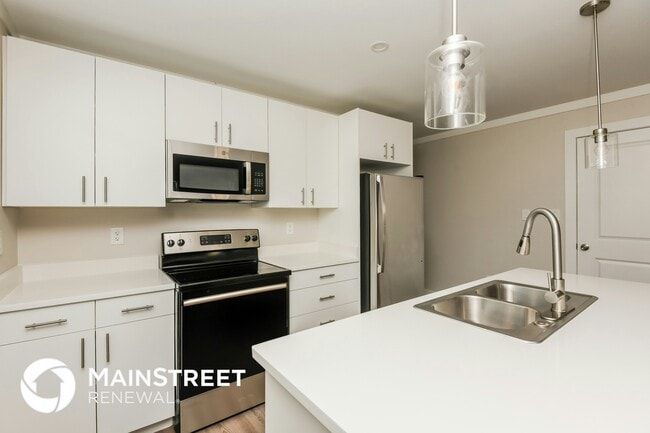 Photo - 2120 Belzise Terrace