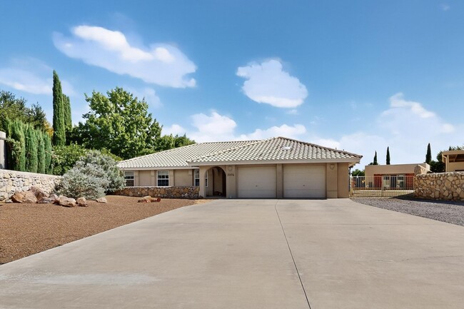 Building Photo - 2004 Vista Lejano