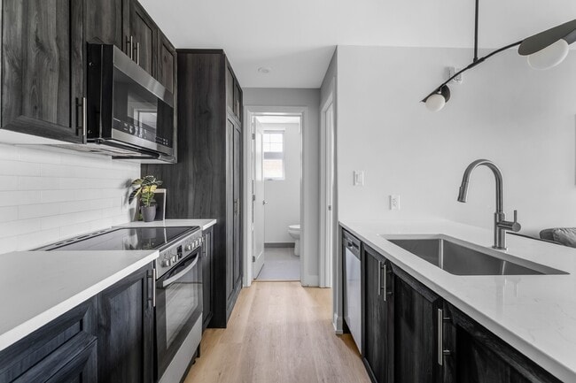 Photo - 658 Somerset St W Unit 101