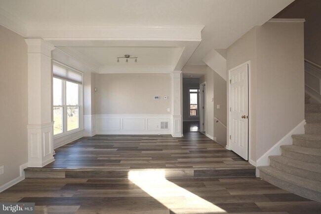 Photo - 47616 Watkins Island Square