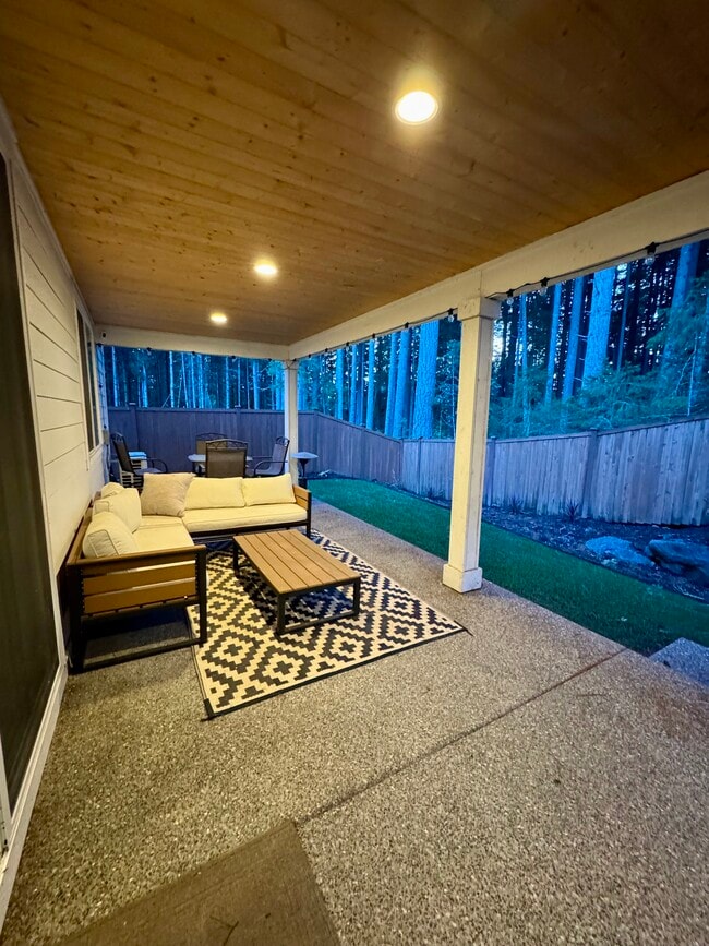 Fully fenced backyard, furniture can stay - 6750 Skipper Ln SE