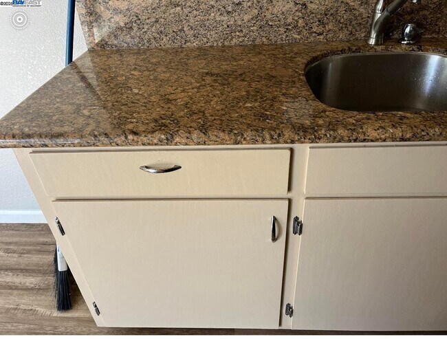 Photo - 117 Day St Unidad 204