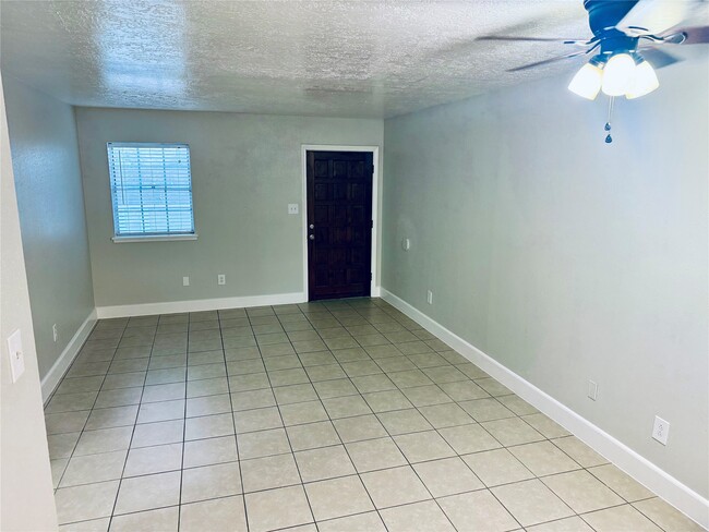 Photo - 501 Waco St Unit 4