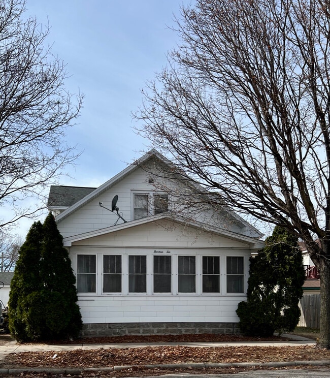 Photo - 1410 10th St S