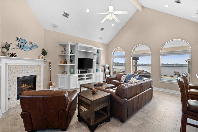 Photo - 14030 Shoreline Dr
