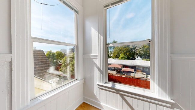 Photo - 1233 Laguna St