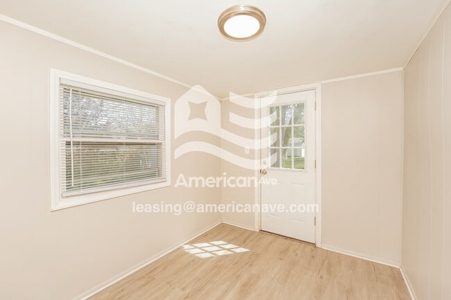 Photo - 3965 Warrendale Rd