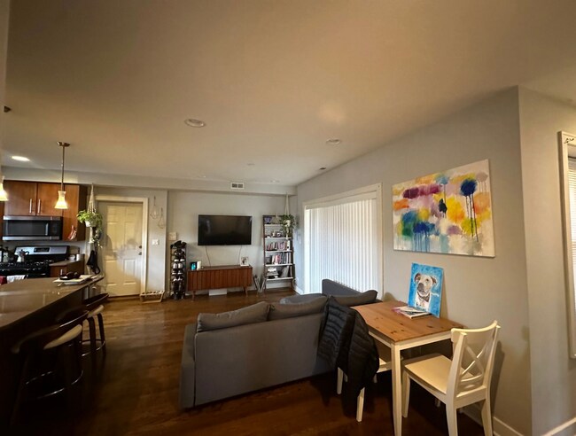 Photo - 4228 N Whipple St Unidad 2N