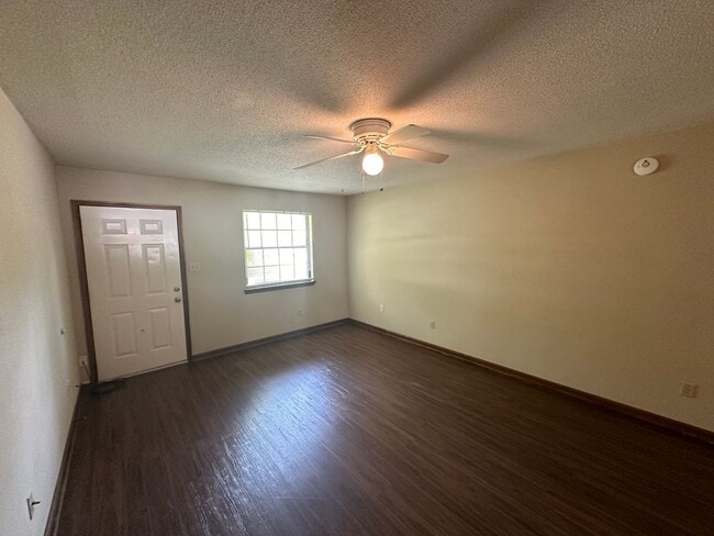 Photo - 2072 Pat's Pl