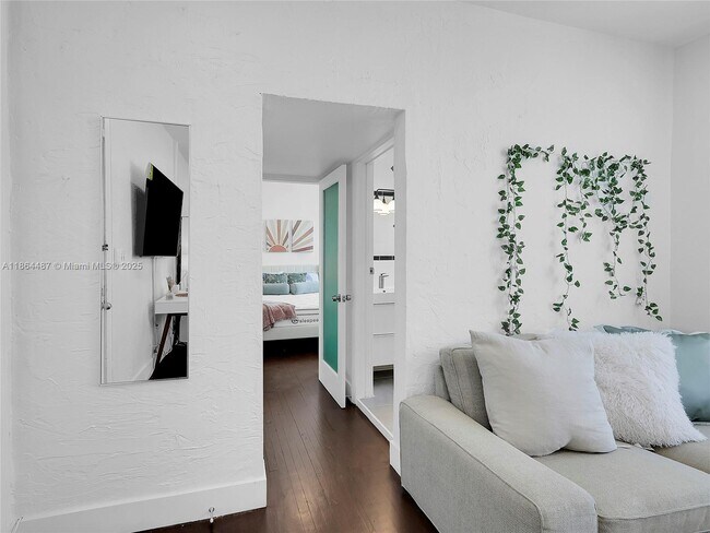 Photo - 1618 Michigan Ave Unidad 25