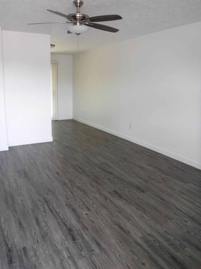 Photo - 1637 N James Ave