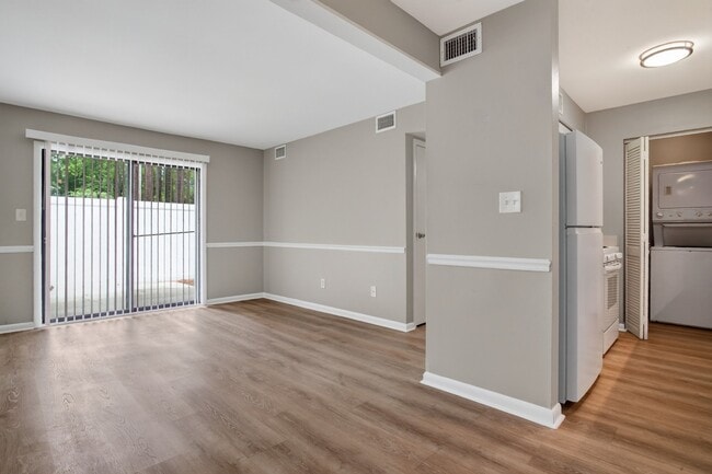Photo - 950 Forestbrook Rd Unidad D1