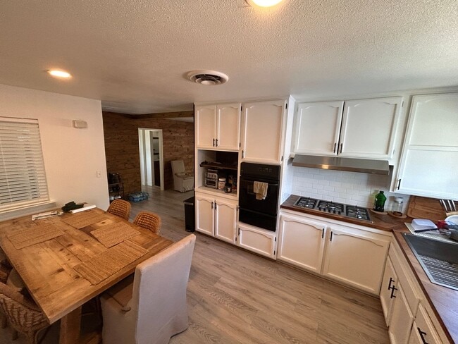 Photo - Space and updated in Lemoore
