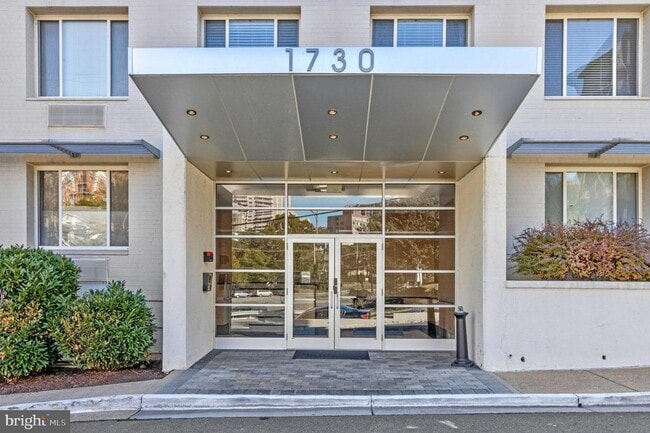 Building Photo - 1730 Arlington Blvd Unit 209