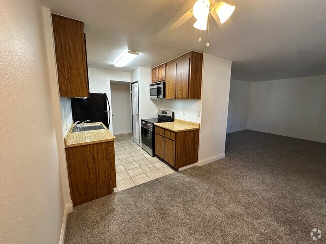 Building Photo - 2 Bed, 1 Bath Apartment in Reno