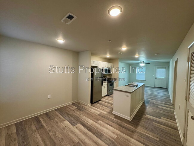 Building Photo - 201 Spindle Ct Unit 101