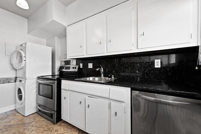 Building Photo - 3003 Terramar St Unit 205